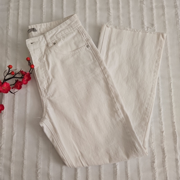 Tractr White Jeans - Picture 2 of 9